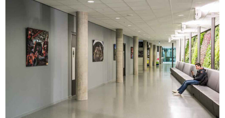 school gangen gietvloer